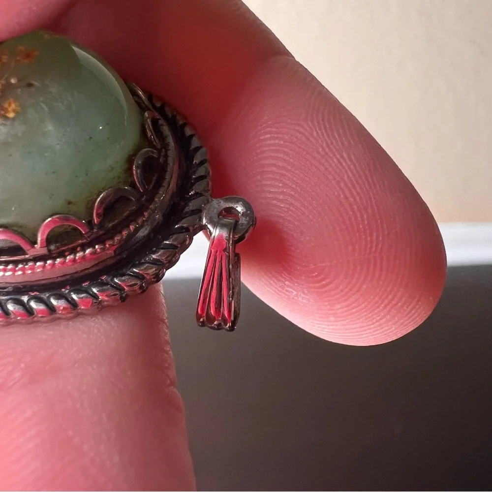 Vintage 1970’s Green Resin Cabochon w Real Flower Inside Pendant, Flora Fauna